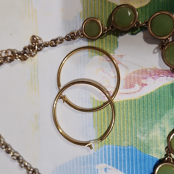 Green statement necklace vintage gold hoops - Picture 3 of 4